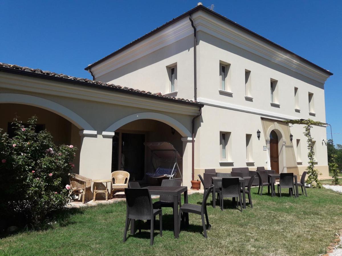 Villa Marietta Country House - Marche Montemaggiore al Metauro Luaran gambar