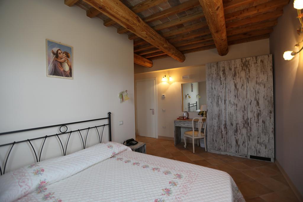 Villa Marietta Country House - Marche Montemaggiore al Metauro Bilik gambar