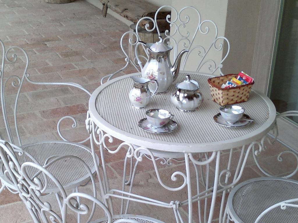 Villa Marietta Country House - Marche Montemaggiore al Metauro Luaran gambar