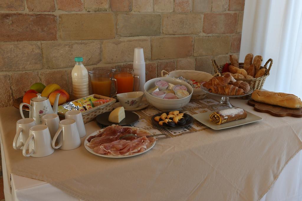 Villa Marietta Country House - Marche Montemaggiore al Metauro Luaran gambar